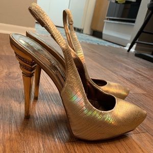 Guess by Marciano heel with VERY cute detail!!